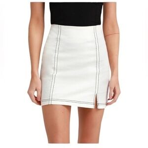 Revolve MinkPink Senses White Denim Mini Skirt black threads back zip sz medium